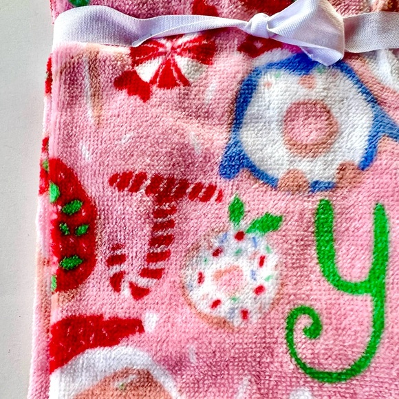2 Christmas Doughnuts Pink Kitchen Towels Santa Gnome Polar Bear Penguin Candy - Picture 7 of 11